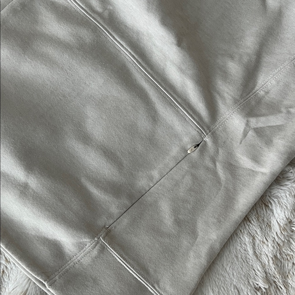 The North Face Women's Light Gray Hoodie - Picture 7 of 7